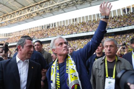 Jose Mourinho predstavljen kao novi trener Fenerbahcea (FOTO)