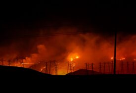 SAD: Požar u San Joaquinu uzrokovao evakuaciju stanovništva, izgorjelo 12.500 hektara površine