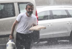 (FOTO) Zbog jake kiše u Ankari poplavljeni ulazi u metro i podvožnjaci
