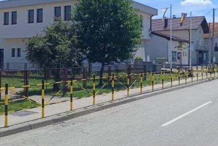 U Brčkom postavljene nove zaštitne ograde ispred škola