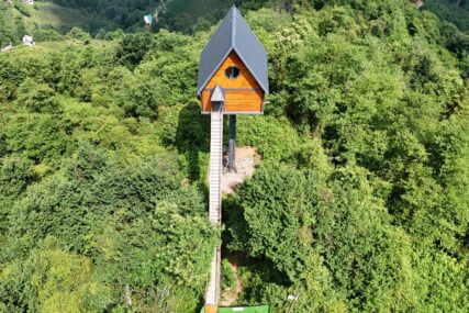 U Rizeu izgrađena kuća na željeznom stubu visokom 12 metara