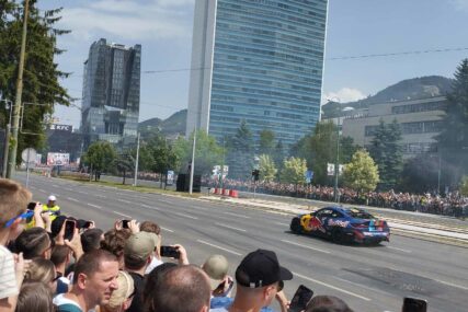 BOSNAINFO posjetila spektakl godine: Pogledajte atmosferu na Red Bull Showrun (FOTO+VIDEO)