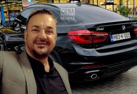 U naselju Kolobara u Brčkom: Nakon saobraćajne nesreće motociklista pretukao političara Aliju Denjagića u BMW-u