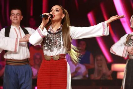 Hercegovka nastupila u finalu Zvezda Granda u narodnoj nošnji i postala hit na društvenim mrežama (VIDEO)