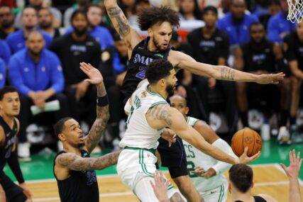 Koji Dončić, koji Mavsi... Legendarni Celticsi pomeli Dallas u prvoj utakmici finala! (VIDEO)