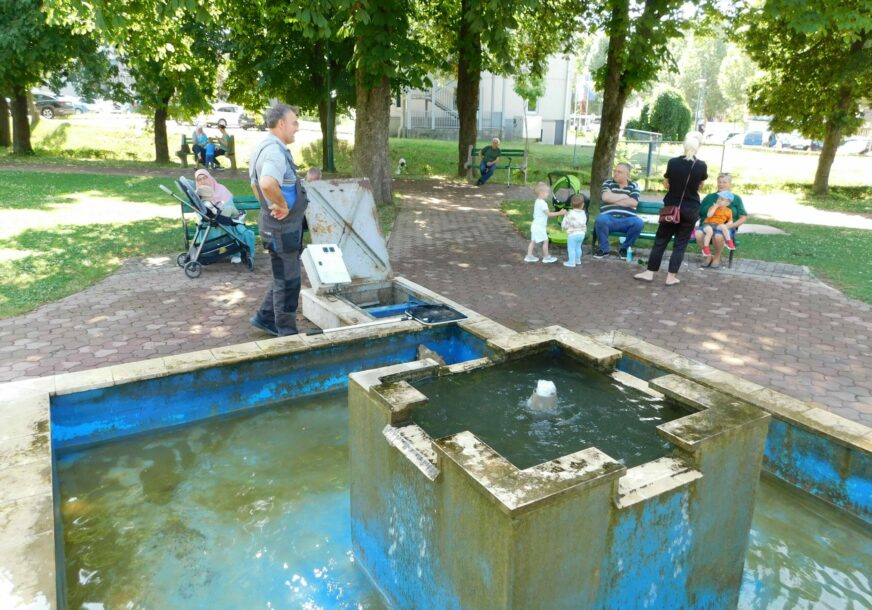 Čišćenje fontane u Vogošći