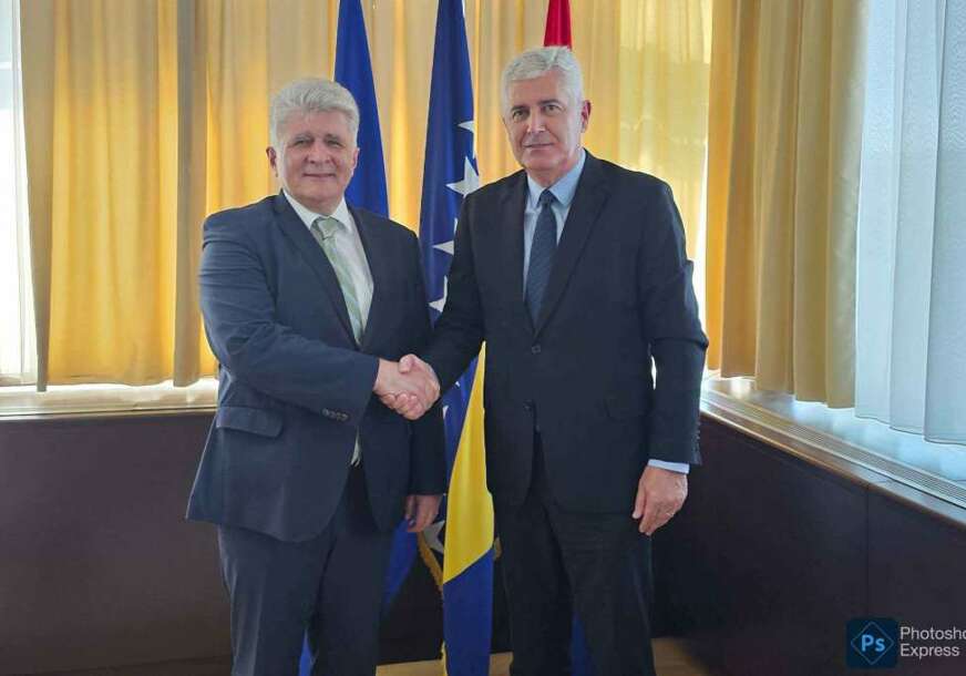 FOTO: PRES PARLAMENT