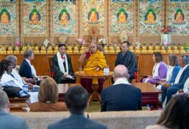 SAD: Dalaj Lama stigao u New York na liječenje