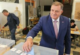 Dodik glasao na lokalnim izborima u Boegradu