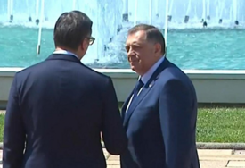 Dodik razgovarao sa Vučićem