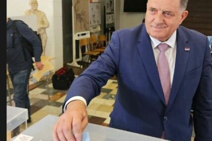 Dodik glasao na lokalnim izborima u Boegradu