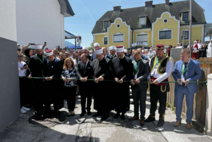 Bošnjaci u Austriji svečano otvorili džamiju