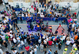 MOĆNO! Zvuk F1 bolida odjekivao centrom Sarajeva uoči Red Bull Showruna (FOTO)