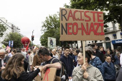 Hiljade ljudi maršira u Francuskoj na protestima protiv krajnje desnice