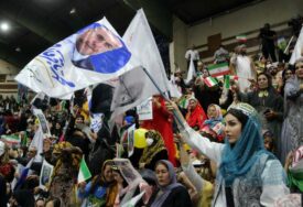 Iranci izlaze na birališta kako bi zamijenili predsjednika koji je poginuo u padu helikoptera