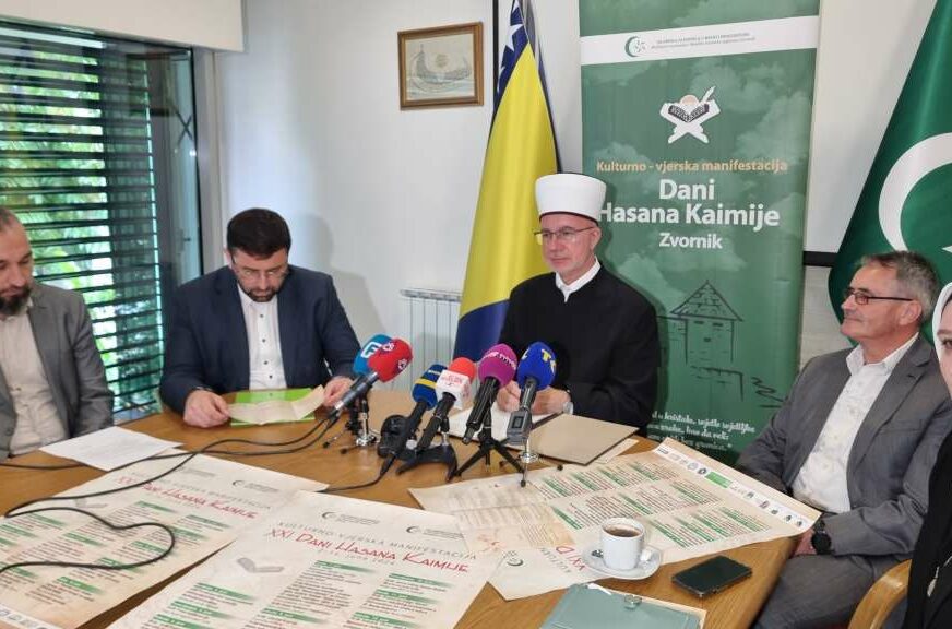 FOTO: PRESS KONFERENCIJA U MEDŽLISU ISLAMSKE ZAJEDNICE TUZLA