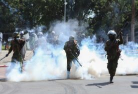 Kenija: Ubijeno najmanje 10 ljudi kada je policija otvorila vatru na demonstrante koji su upali u parlament