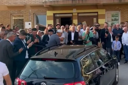 Slučaj u BiH: Mještani efendiji poklonili automobil za Bajram