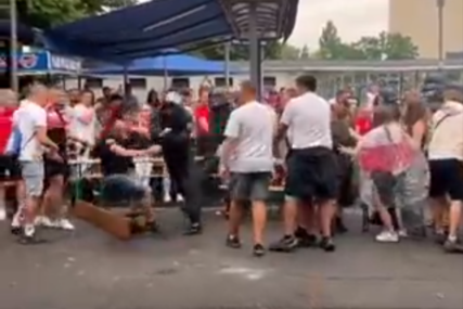 Novi incident u Njemačkoj: Poljski navijač bacio bocu na policajca, odmah je požalio (VIDEO)
