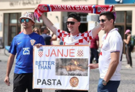 Navijači Hrvatske provociraju Italijane na Euru: Janje je bolje od tjestenine