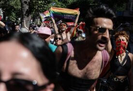 U Istanbulu održana zabranjena Povorka ponosa, policija uhapsila najmanje 15 ljudi