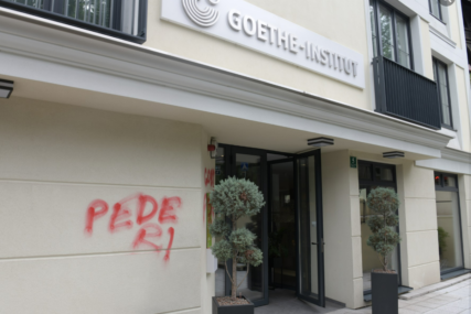 Reakcija Bh. povorke ponosa na uvredljive grafite: “Ne tolerišimo više niti jednu mrzilačku poruku”