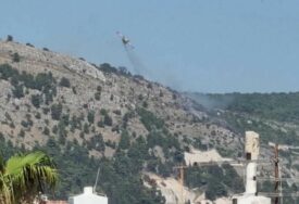 Lokalizovan veliki požar iznad Dubrovnika, vatrogascima pomogli kanaderi