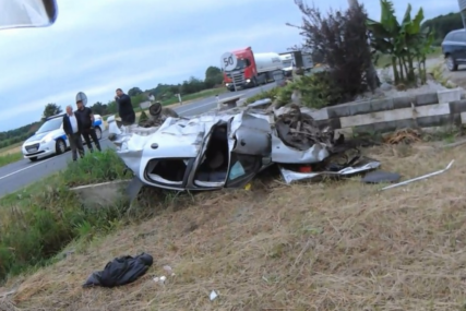 Stravični prizori jučerašnje nesreće u Prijedoru u kojoj je jedna osoba poginula