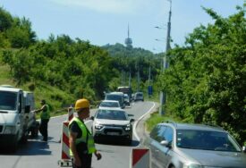 Duge kolone vozila na izlazu iz BiH na graničnim prelazima Velika Kladuša, Izačić, Deleuša i Zupci 