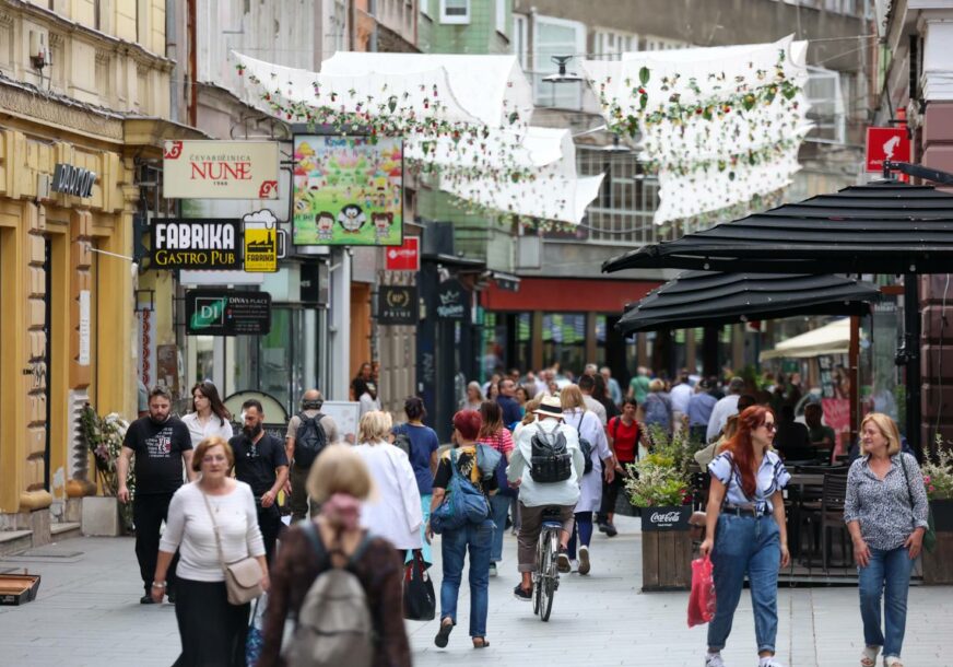 sarajevo ferhadija grad setnja ljeto turisti