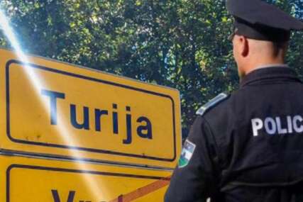 Komšije se u Bihaću gađale kamenjem, policija reagovala