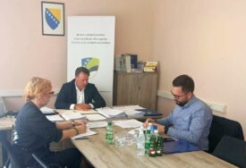 Ahmetović: Potpisani ugovori za uređenje poljoprivrednog zemljišta u Tuzli i Kalesiji