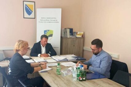 Ahmetović: Potpisani ugovori za uređenje poljoprivrednog zemljišta u Tuzli i Kalesiji