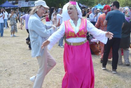 Čuvari tradicije: Bošnjačka zajednica organizirala Teferič i festival pite u turskom Karamurselu