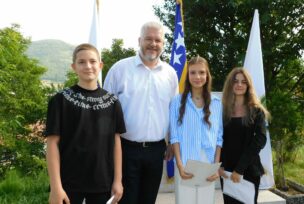 Migdad Hasanović sa učenicima