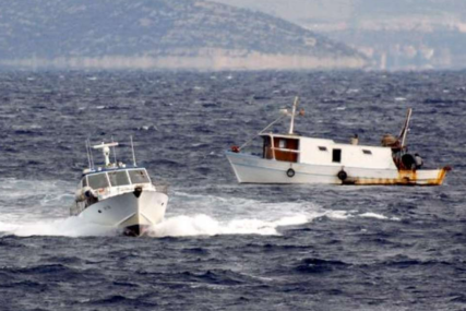 Nema ozlijeđenih u brodicama nasukanim zbog nevremena u Hrvatskoj