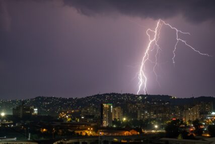 Sutra pljuskovi, grmljavina i jak vjetar, moguće vremenske nepogode
