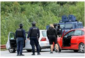 U Srbiji uhapšena grupa, među njima policajac: Kriminalcima pravili lažne identitete