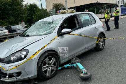 Teška saobraćajna nesreća u Sarajevu: Taksista udario vozača romobila