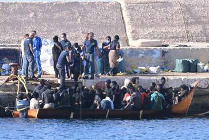 Više od 300 migranata iskrcalo se na Lampedusi