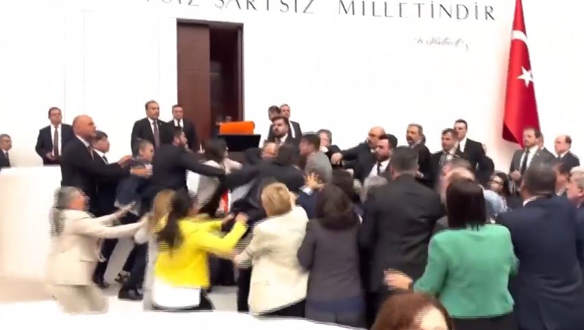 FOTO: EMEK PARTY / SCREENSHOT / X