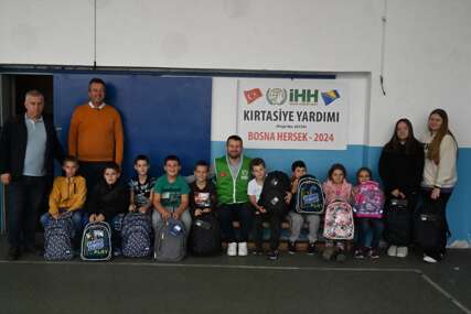 MFS-EMMAUS i IHH obezbijedili školski pribor za učenike u Tuzli, Goraždu i Brezi