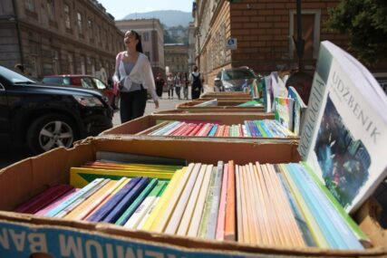 AI firme masovno kupuju rabljene knjige da izbjegnu informacije koje je "zagadio" AI