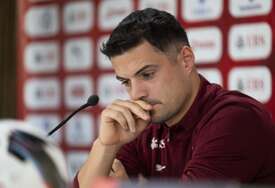 Xhaka priznao da je nabavio lažnu potvrdu, doktorica sada tvrdi: "Lično sam ga vakcinisala"