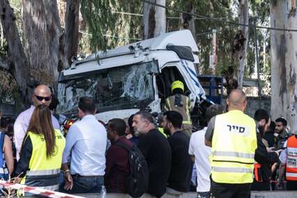 Izrael: Desetine povrijeđenih nakon što je kamion udario u autobusku stanicu (VIDEO)