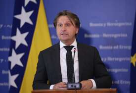 JASMIN EMRIĆ UZDRMAO JAVNOST Uhapsite Darka Ćuluma!