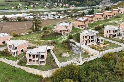 Prodaje se luksuzno naselje u Tarčinu: Propala tursko-švicarska investicija