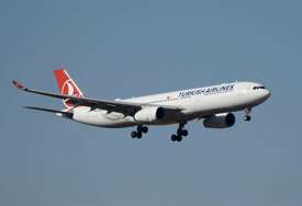 Incident na letu Turkish Airlinesa: Tražio drugo sjedište zbog žene, pa udario stjuardesu