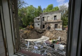 Najmanje 12 osoba poginulo u novom valu ruskih zračnih napada na jugoistočnu Ukrajinu