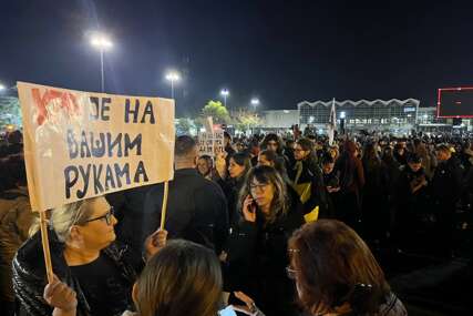 Protest u Novom Sadu: Građani traže ostavke i odgovornost za tragediju na Željezničkoj stanici (VIDEO)